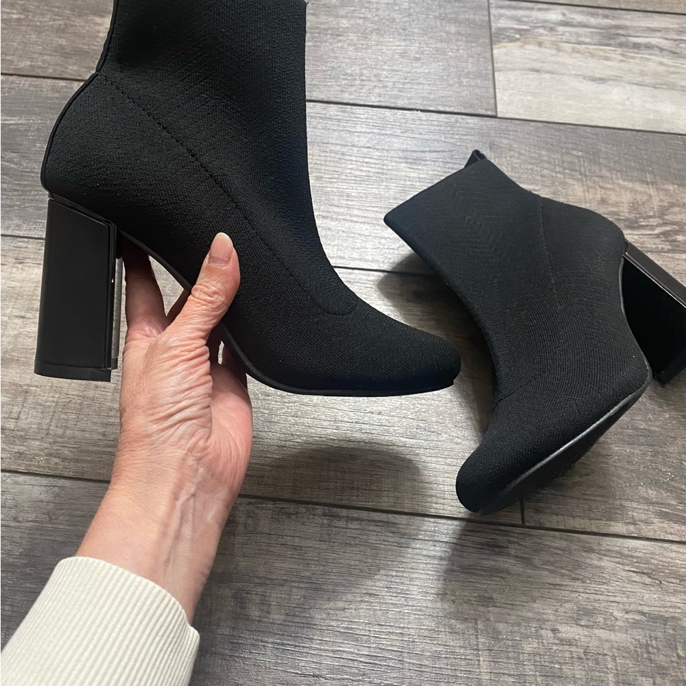 BCBGeneration Black Ankle Booties Stretch Pull On Casual Dressy Event NWOT - Picture 5 of 9